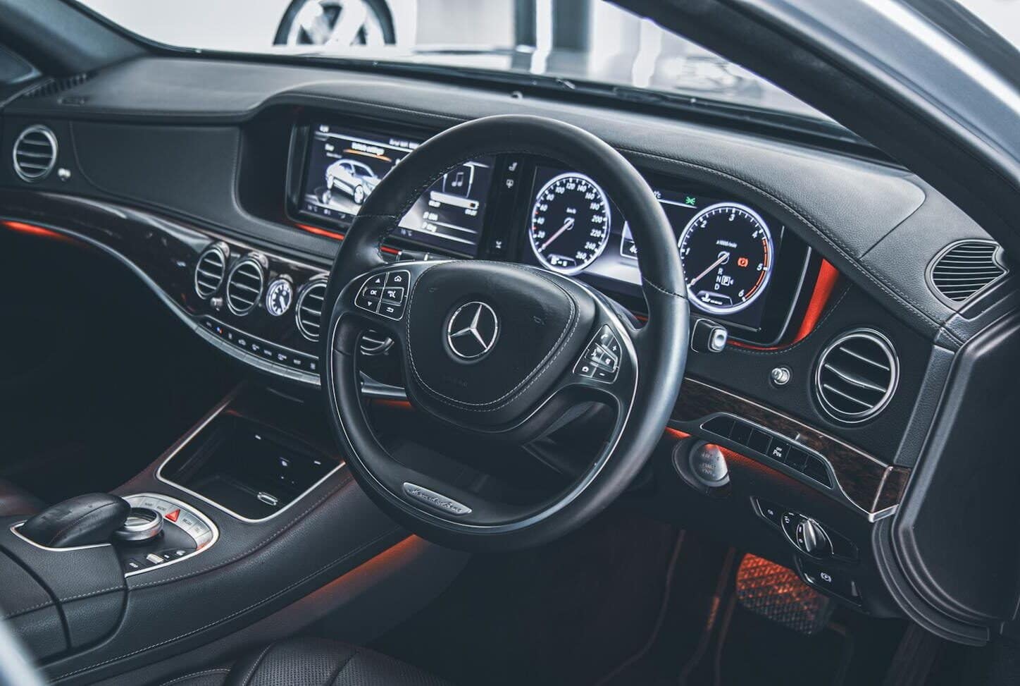 News 10 Transfer from Heathrow to Luton Airport